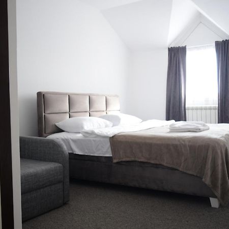 Hotel Tiski Cvet Novi Bečej Buitenkant foto