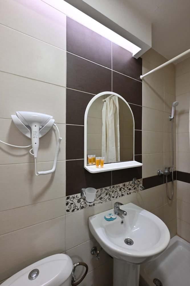 Hotel Tiski Cvet Novi Bečej Buitenkant foto