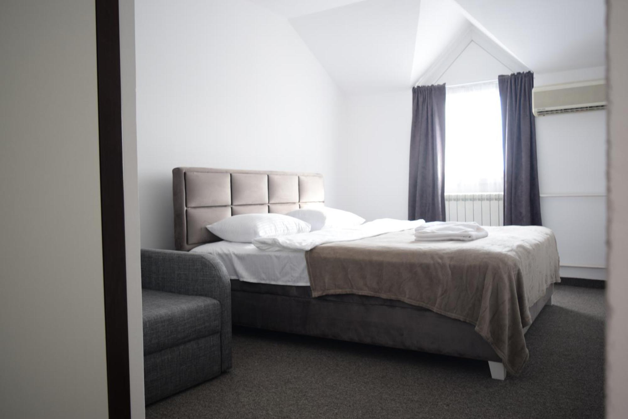 Hotel Tiski Cvet Novi Bečej Buitenkant foto