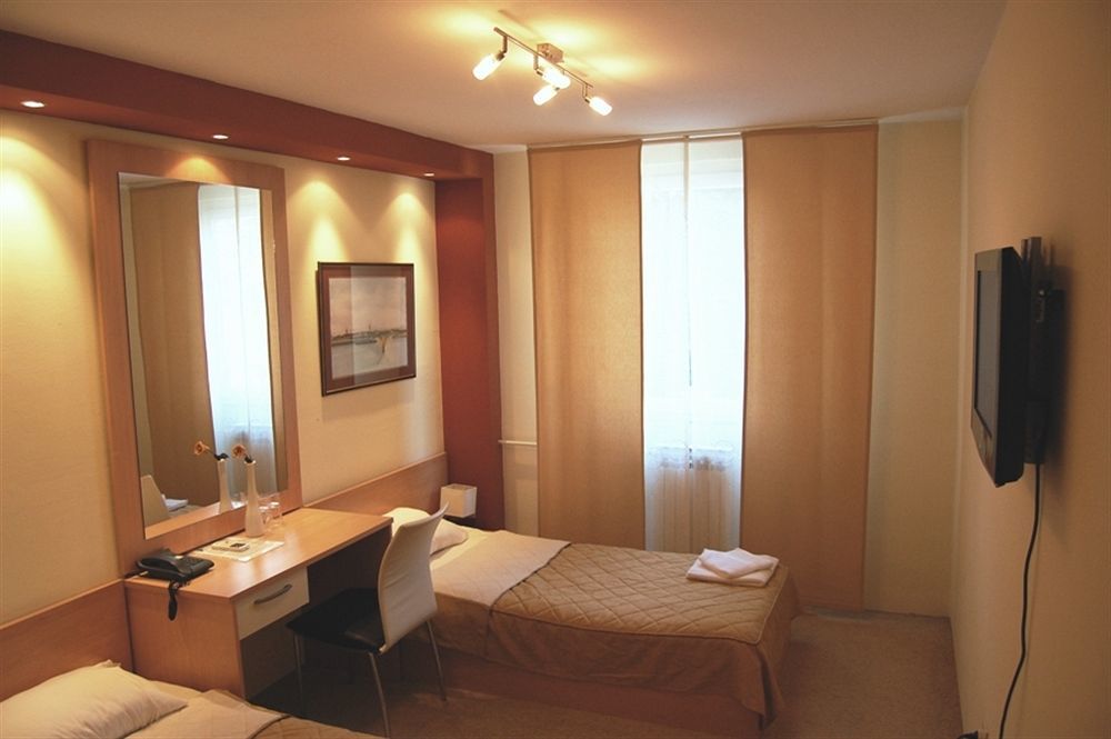 Hotel Tiski Cvet Novi Bečej Buitenkant foto